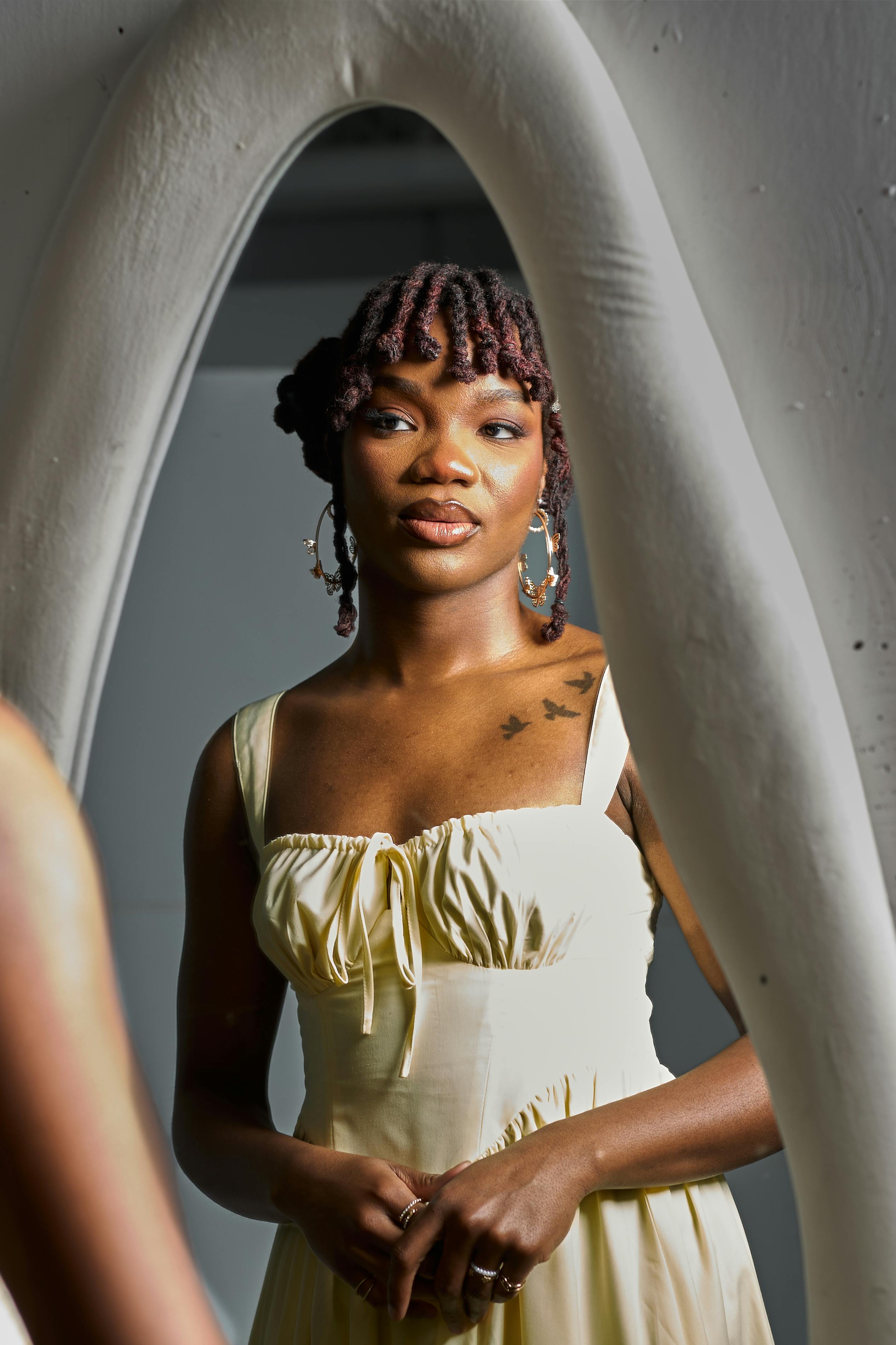 Trendylocs specialist installing sisterlocks on a client